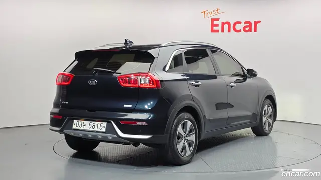 Main__Slider__Photo:Niro Kia 2017.5-1