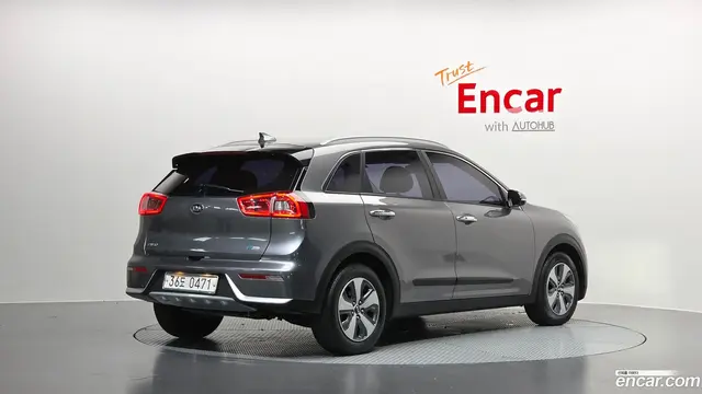 Main__Slider__Photo:Niro Kia 2016.9-1