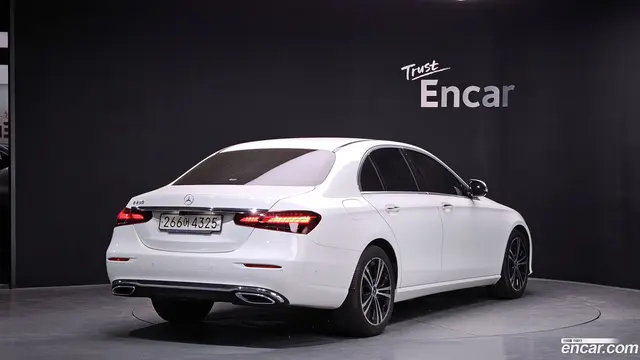 Main__Slider__Photo:E-Class Mercedes-Benz 2021.3-1