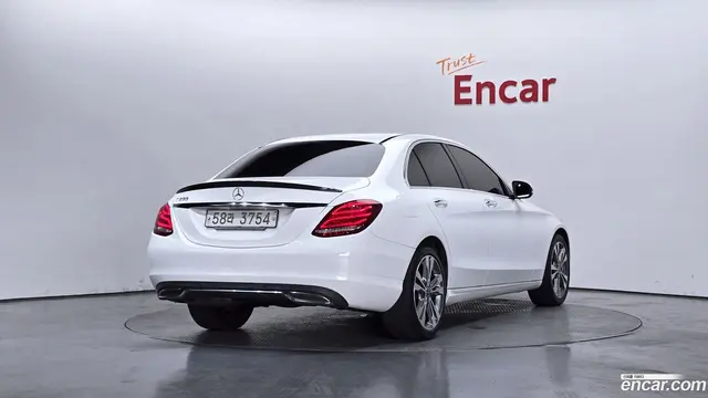 Main__Slider__Photo:C-Class Mercedes-Benz 2017.10-1