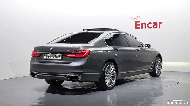 Main__Slider__Photo:7-Series BMW 2016.6-1