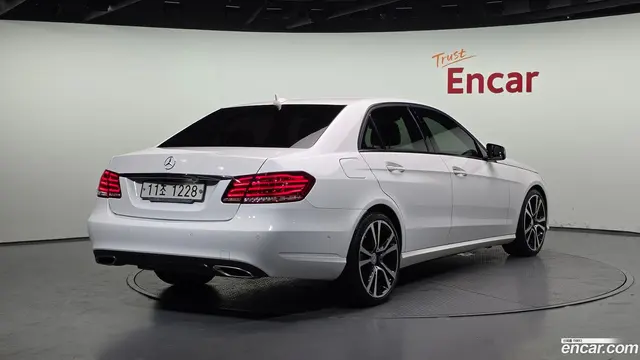 Main__Slider__Photo:E-Class Mercedes-Benz 2015.4-1