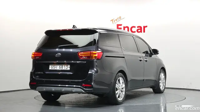 Main__Slider__Photo:Canival Kia 2018.3-1