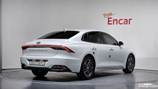 Main__Slider__Photo:Grandeur Hyundai 2022.1-1