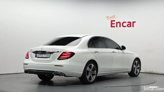 Main__Slider__Photo:E-Class Mercedes-Benz 2019.2-1