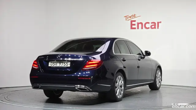Main__Slider__Photo:E-Class Mercedes-Benz 2017.1-1