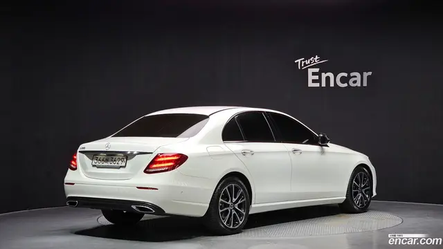 Main__Slider__Photo:E-Class Mercedes-Benz 2020.4-1