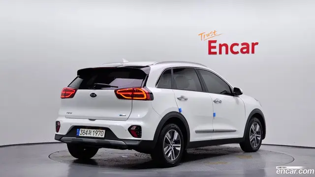 Main__Slider__Photo:Niro Kia 2021.1-1