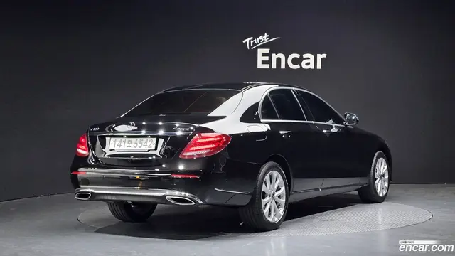Main__Slider__Photo:E-Class Mercedes-Benz 2017.8-1