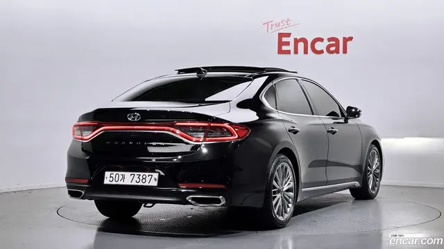 Main__Slider__Photo:Grandeur Hyundai 2017.4-1