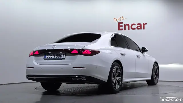Main__Slider__Photo:E-Class Mercedes-Benz 2025.6-1