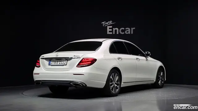 Main__Slider__Photo:E-Class Mercedes-Benz 2018.10-1