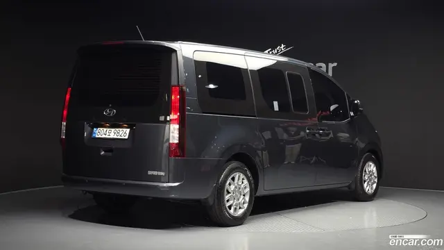 Main__Slider__Photo:Staria Hyundai 2022.10-1