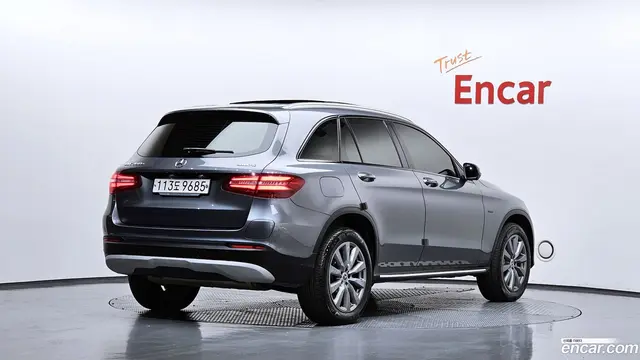 Main__Slider__Photo:GLC-Class Mercedes-Benz 2018.6-1
