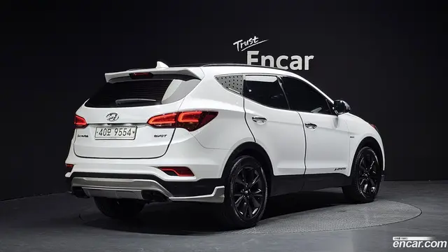 Main__Slider__Photo:Santafe Hyundai 2016.0-1