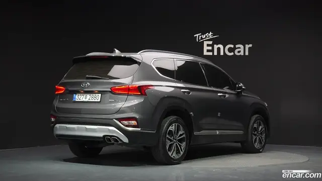 Main__Slider__Photo:Santafe Hyundai 2018.3-1