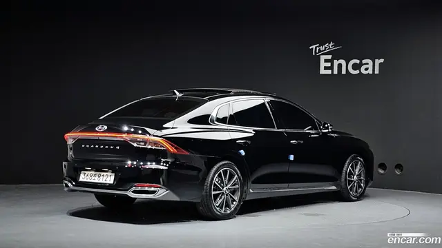 Main__Slider__Photo:Grandeur Hyundai 2022.9-1
