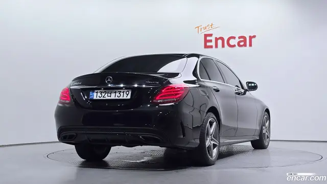 Main__Slider__Photo:C-Class Mercedes-Benz 2018.0-1
