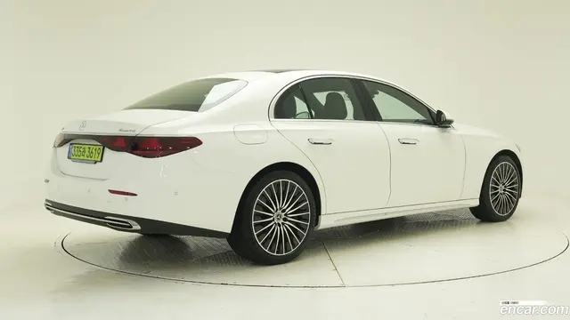 Main__Slider__Photo:E-Class Mercedes-Benz 2025.6-1