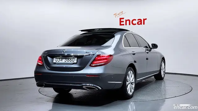 Main__Slider__Photo:E-Class Mercedes-Benz 2019.0-1