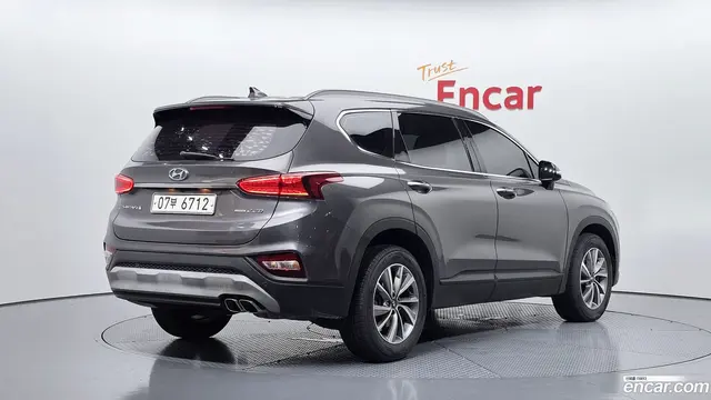 Main__Slider__Photo:Santafe Hyundai 2018.3-1