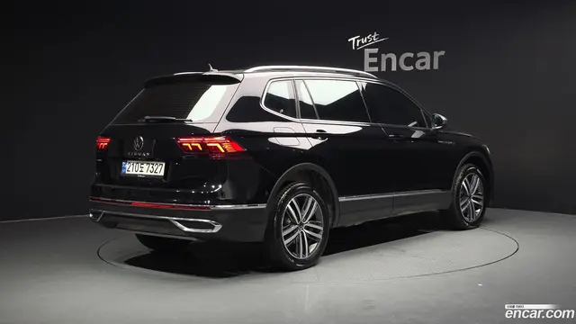 Main__Slider__Photo:Tiguan Volkswagen 2022.11-1