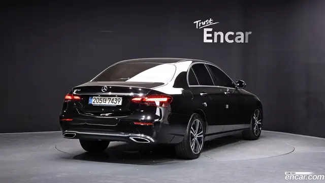 Main__Slider__Photo:E-Class Mercedes-Benz 2021.4-1