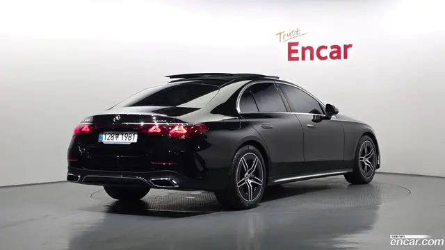 Main__Slider__Photo:E-Class Mercedes-Benz 2025.5-1