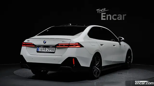 Main__Slider__Photo:5-Series BMW 2024.11-1