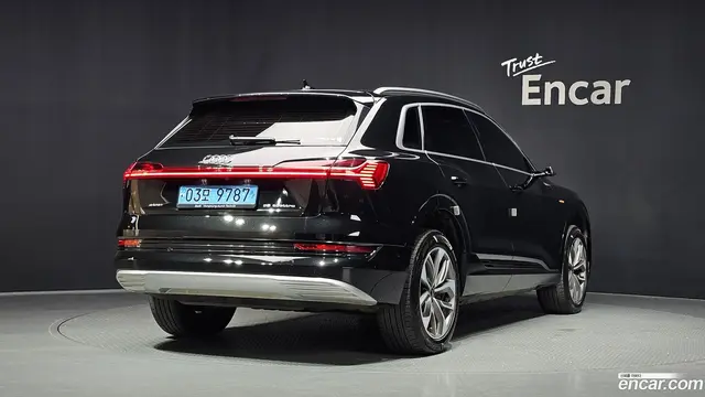 Main__Slider__Photo:e-tron Audi 2021.11-1