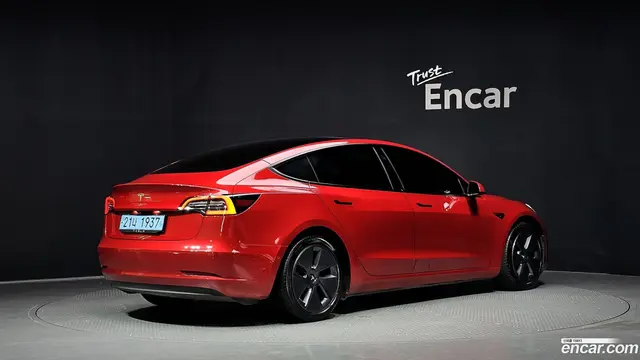Main__Slider__Photo:Model 3 Tesla 2021.2-1