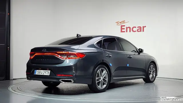 Main__Slider__Photo:Grandeur Hyundai 2017.6-1