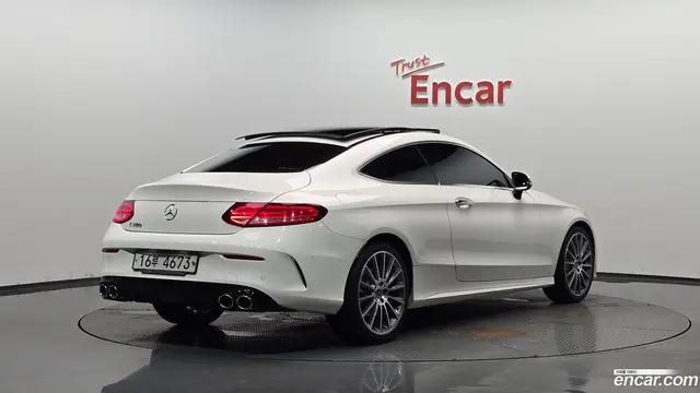 Main__Slider__Photo:C-Class Mercedes-Benz 2018.3-1