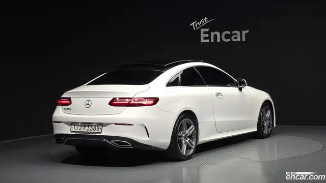 Main__Slider__Photo:E-Class Mercedes-Benz 2018.2-1