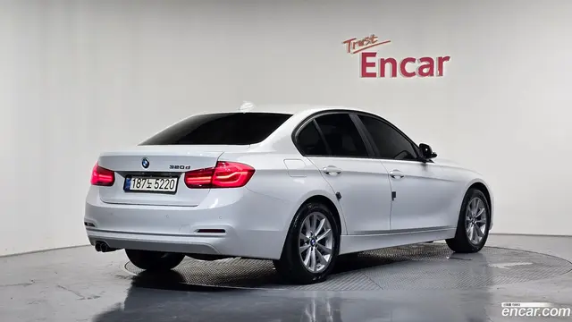 Main__Slider__Photo:3-Series BMW 2018.11-1