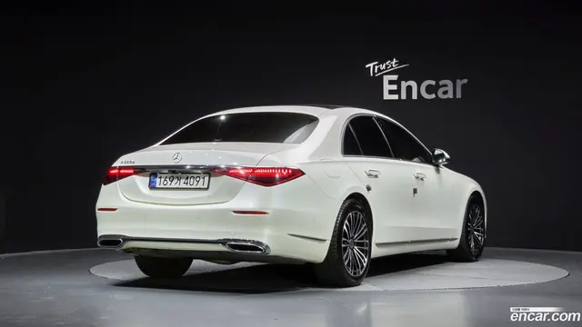 Main__Slider__Photo:S-Class Mercedes-Benz 2021.4-1