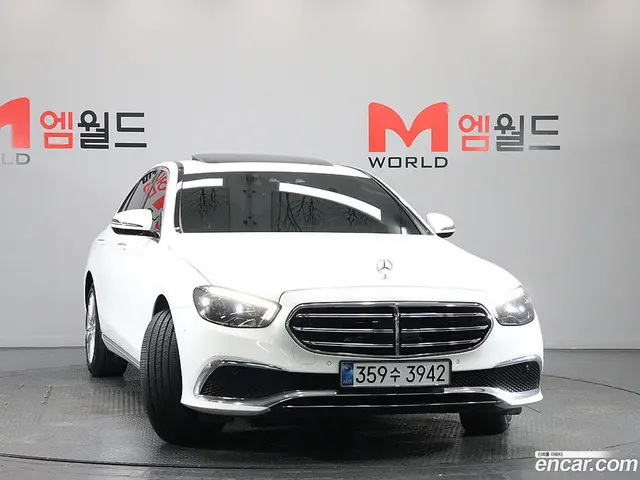Main__Slider__Photo:E-Class Mercedes-Benz 2021.3-1