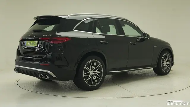 Main__Slider__Photo:GLC-Class Mercedes-Benz 2025.8-1