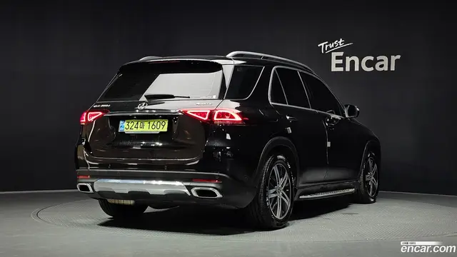 Main__Slider__Photo:GLE-Class Mercedes-Benz 2020.8-1
