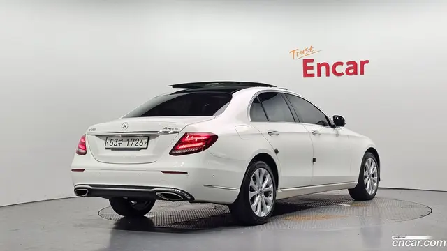 Main__Slider__Photo:E-Class Mercedes-Benz 2019.3-1