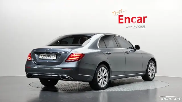 Main__Slider__Photo:E-Class Mercedes-Benz 2018.0-1
