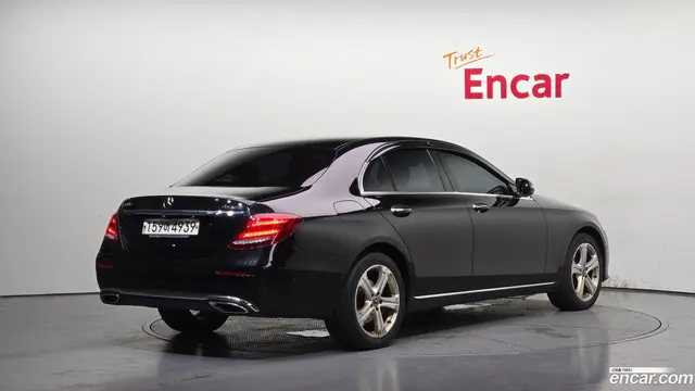Main__Slider__Photo:E-Class Mercedes-Benz 2017.4-1
