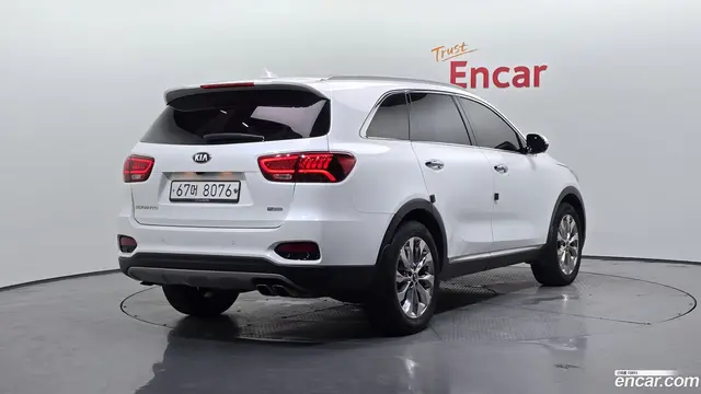 Main__Slider__Photo:Sorento Kia 2017.7-1