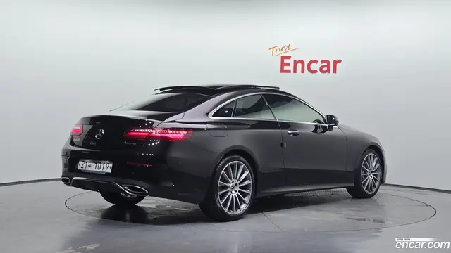 Main__Slider__Photo:E-Class Mercedes-Benz 2017.8-1