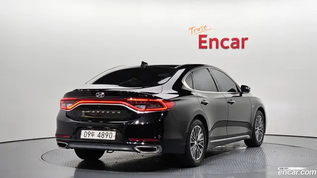 Main__Slider__Photo:Grandeur Hyundai 2018.8-1