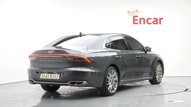 Main__Slider__Photo:Grandeur Hyundai 2022.6-1