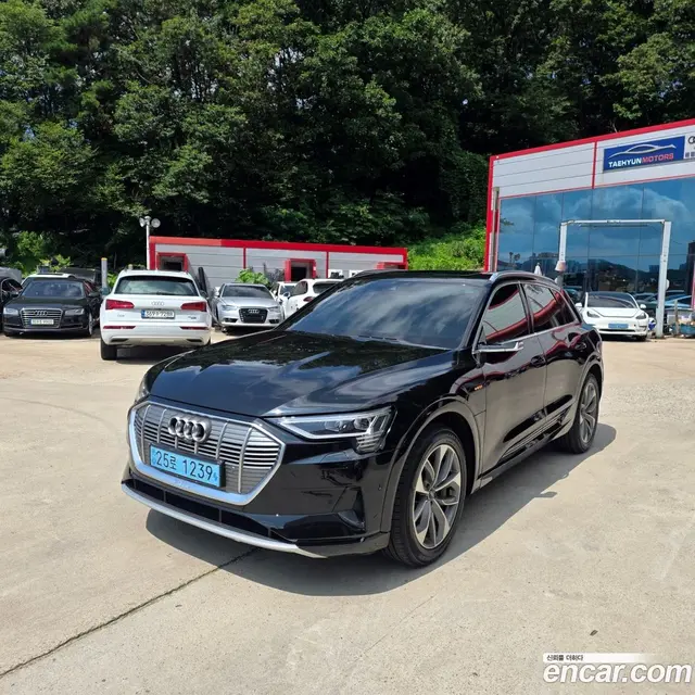 Main__Slider__Photo:e-tron Audi 2020.11-1