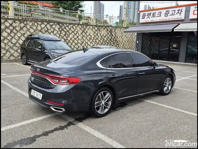 Main__Slider__Photo:Grandeur Hyundai 2018.10-1