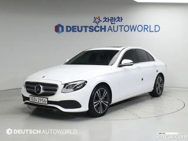 Main__Slider__Photo:E-Class Mercedes-Benz 2020.4-1