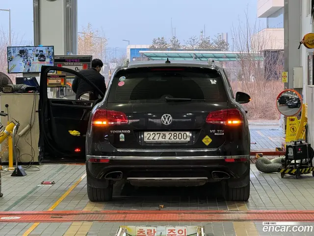 Main__Slider__Photo:Touareg Volkswagen 2015.11-1